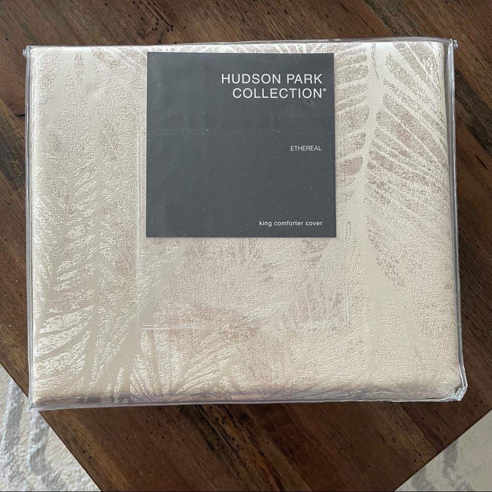 MOVING SALE! King Duvet Cover, Gold Ethereal Hudson Park Collections MSRP $470